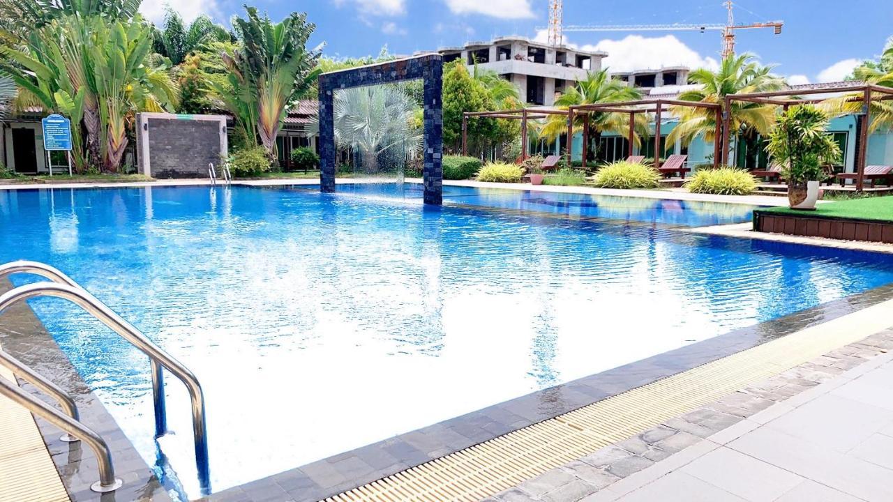 Twin Palms Resort Sihanoukville Exterior photo