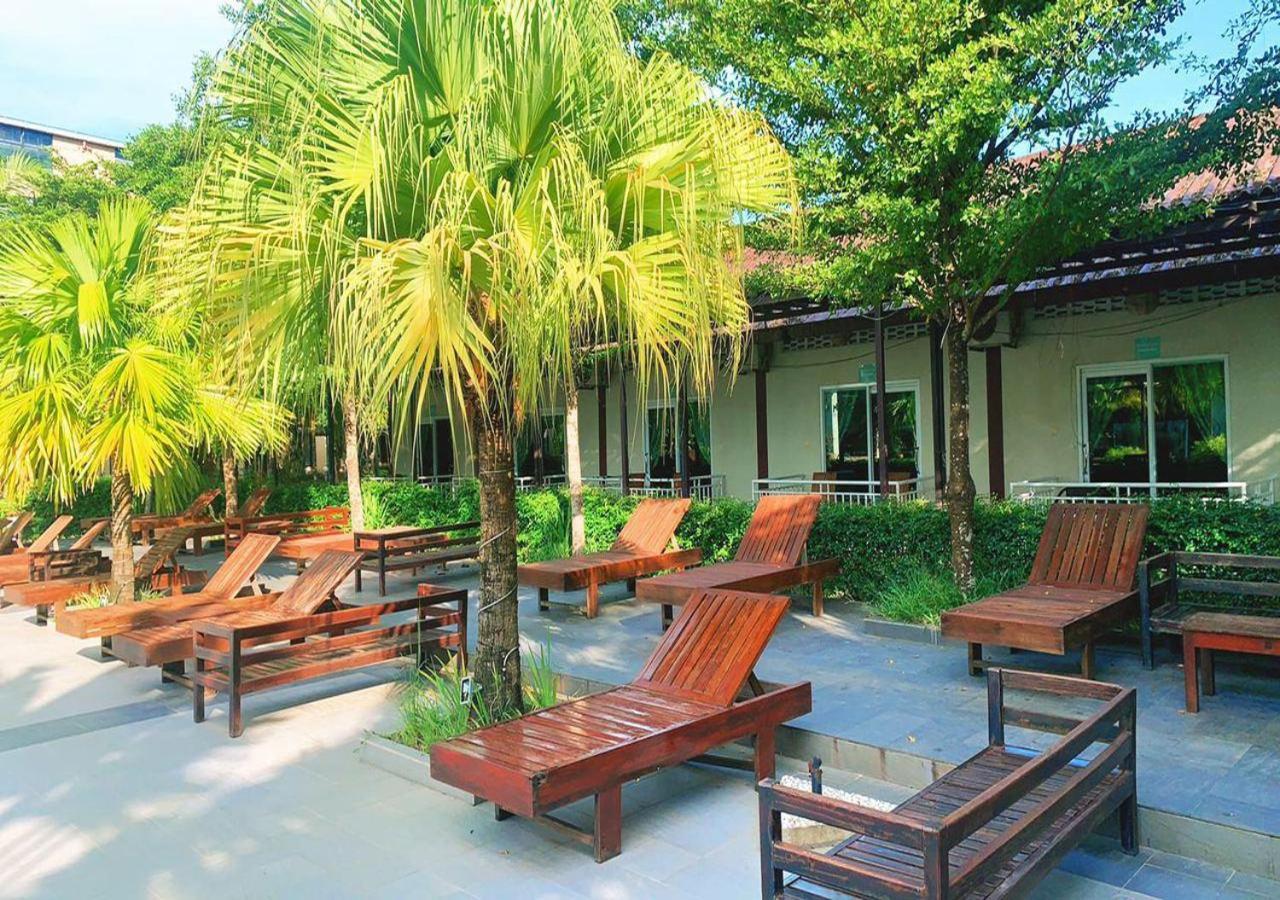 Twin Palms Resort Sihanoukville Exterior photo