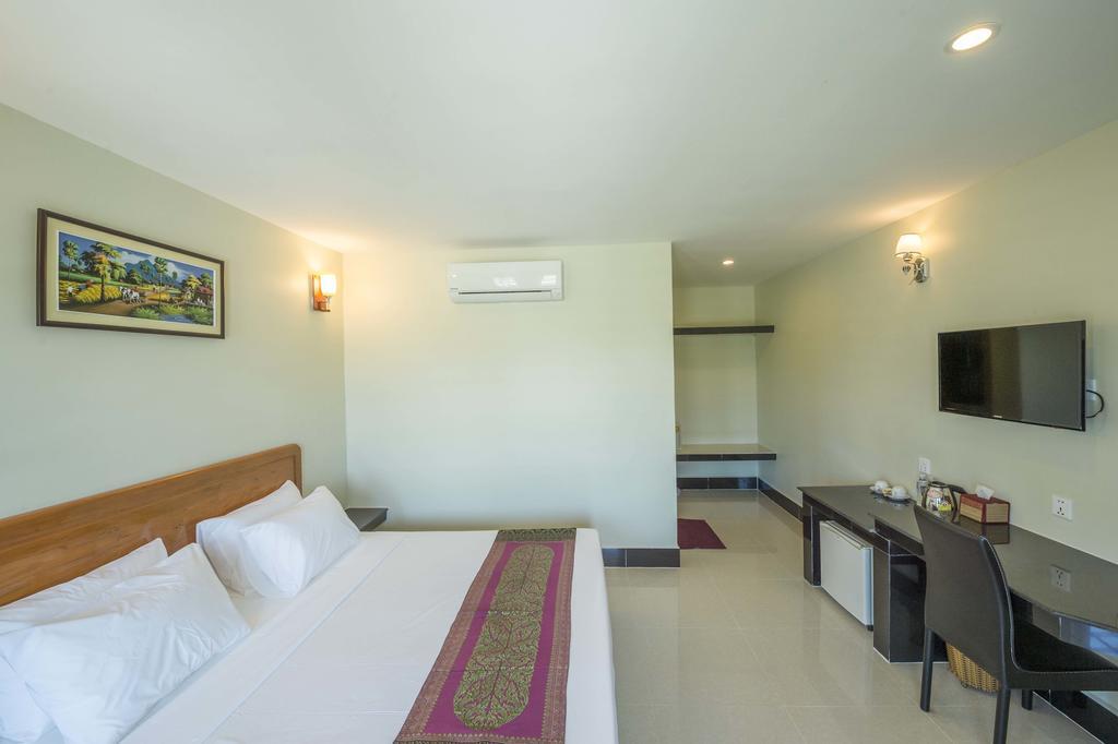 Twin Palms Resort Sihanoukville Exterior photo