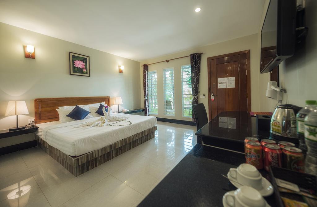Twin Palms Resort Sihanoukville Exterior photo