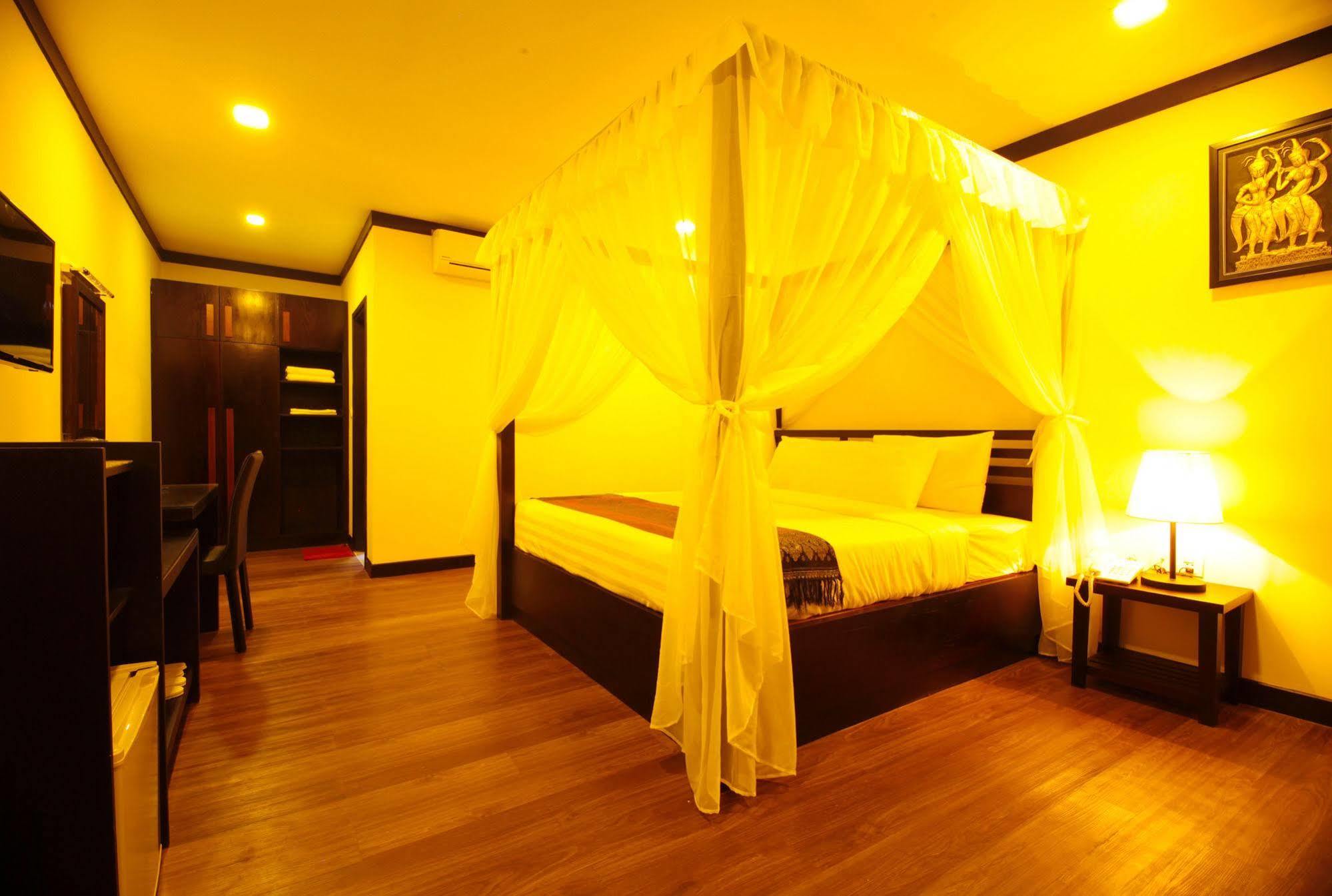 Twin Palms Resort Sihanoukville Exterior photo