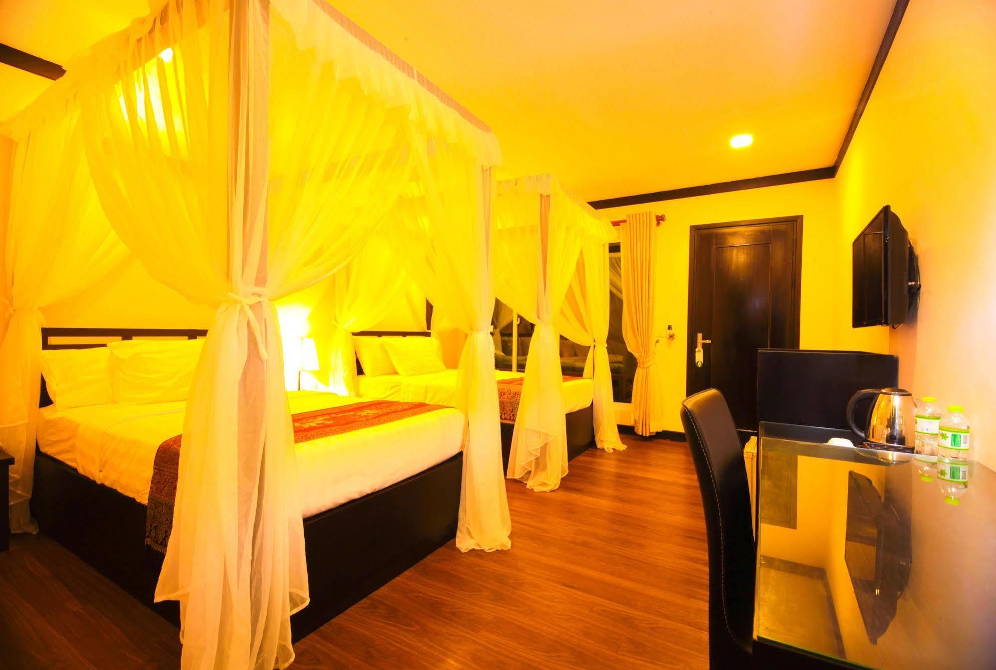 Twin Palms Resort Sihanoukville Exterior photo