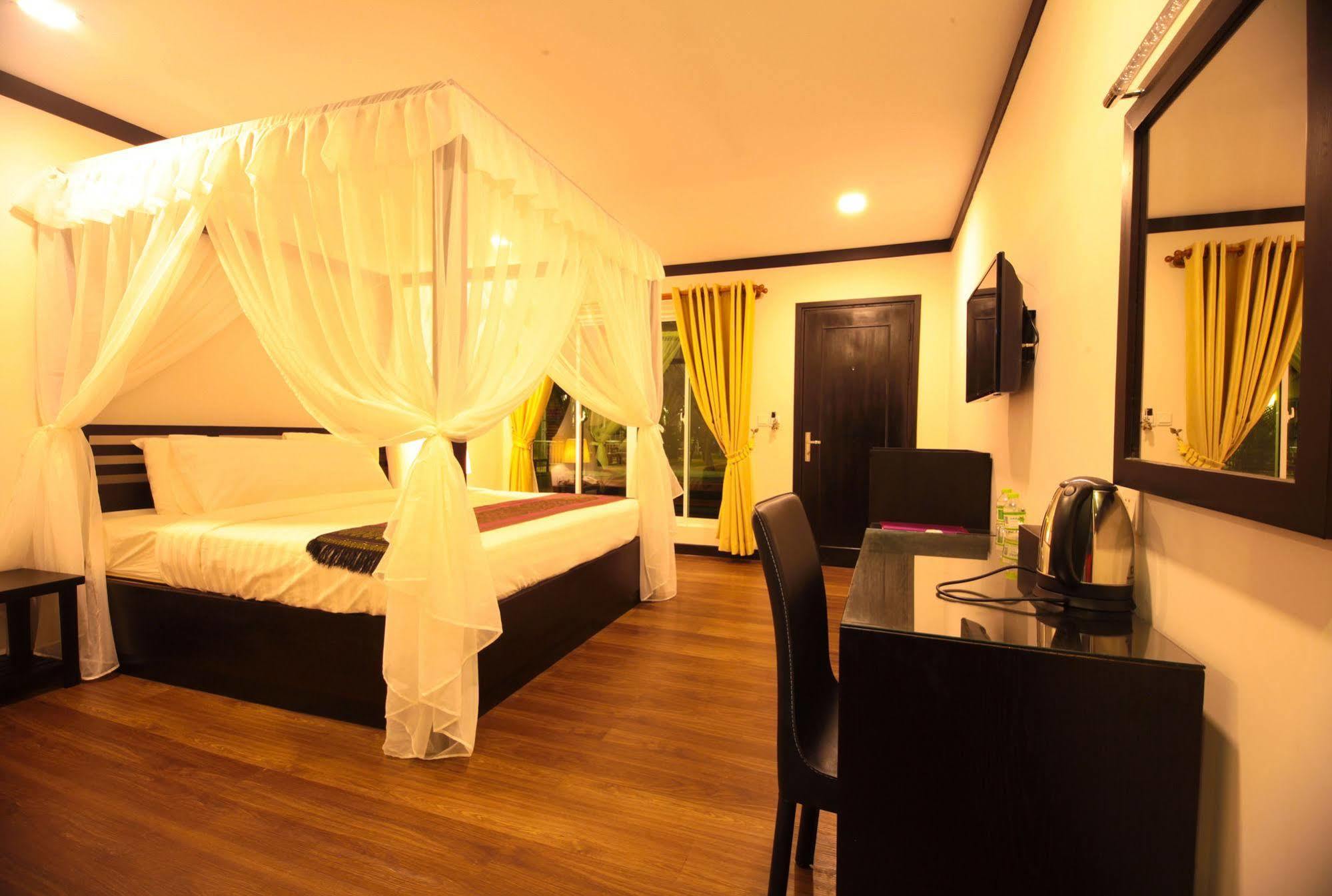 Twin Palms Resort Sihanoukville Exterior photo