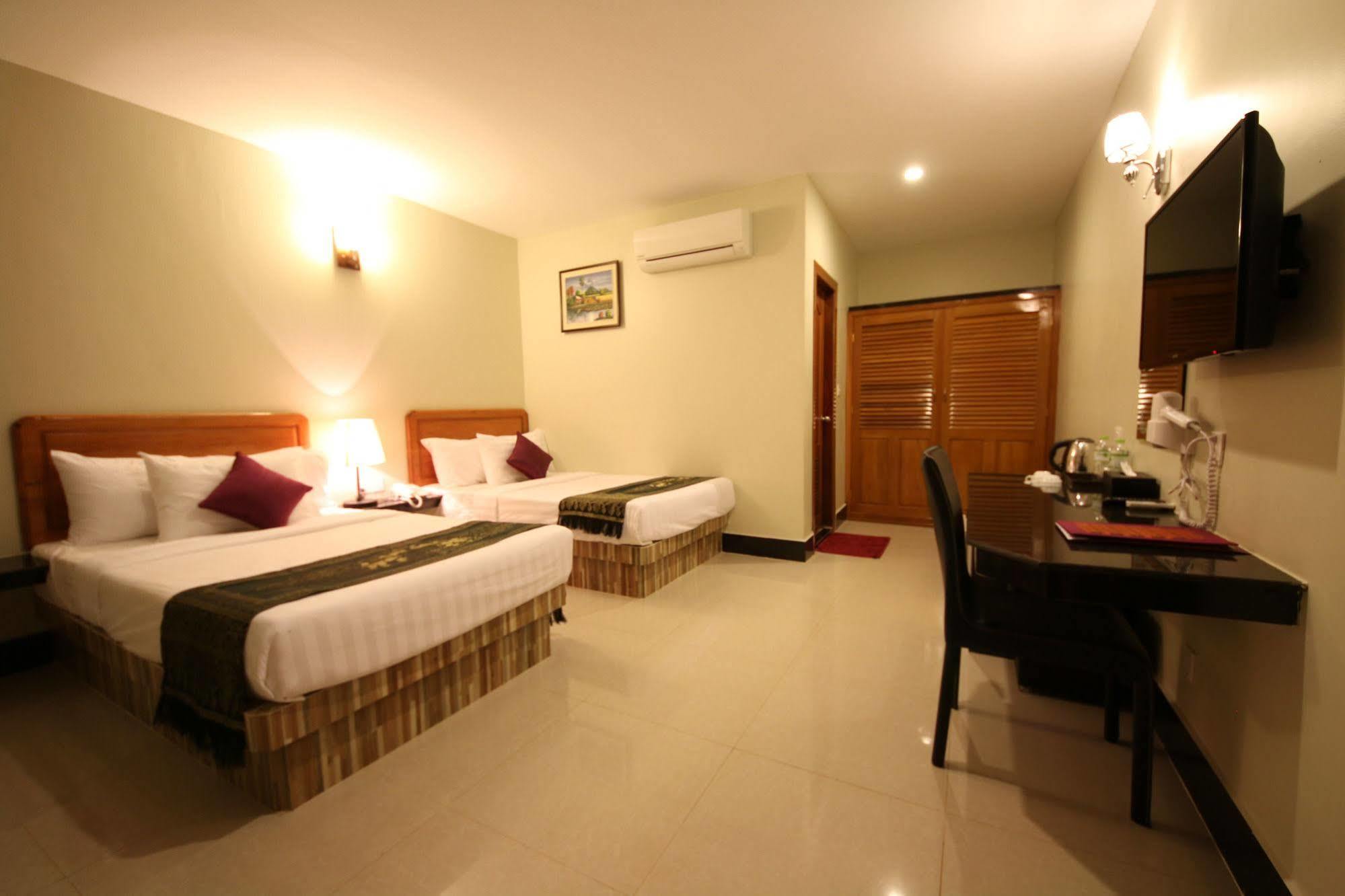Twin Palms Resort Sihanoukville Exterior photo