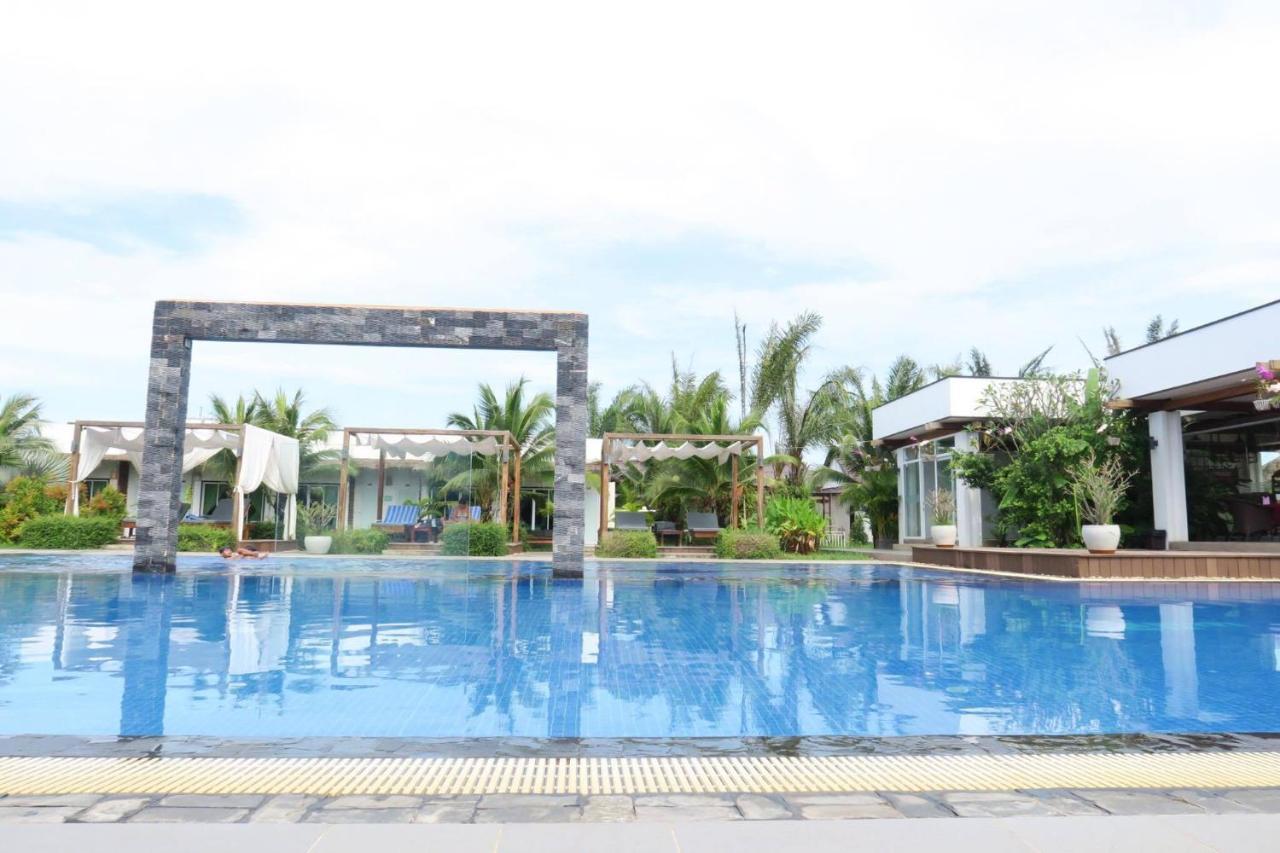 Twin Palms Resort Sihanoukville Exterior photo