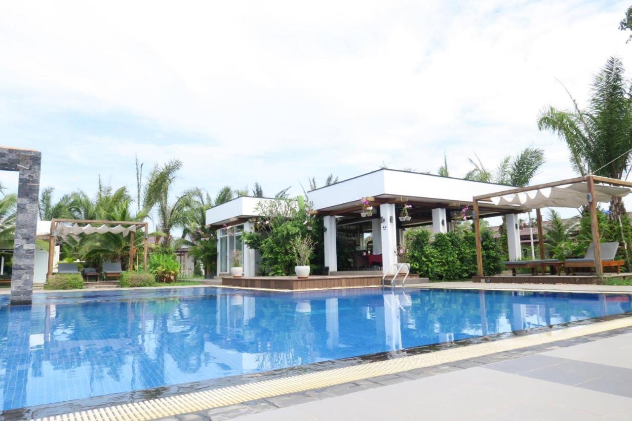 Twin Palms Resort Sihanoukville Exterior photo