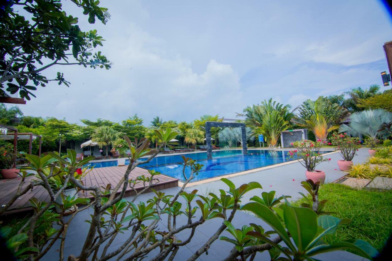 Twin Palms Resort Sihanoukville Exterior photo